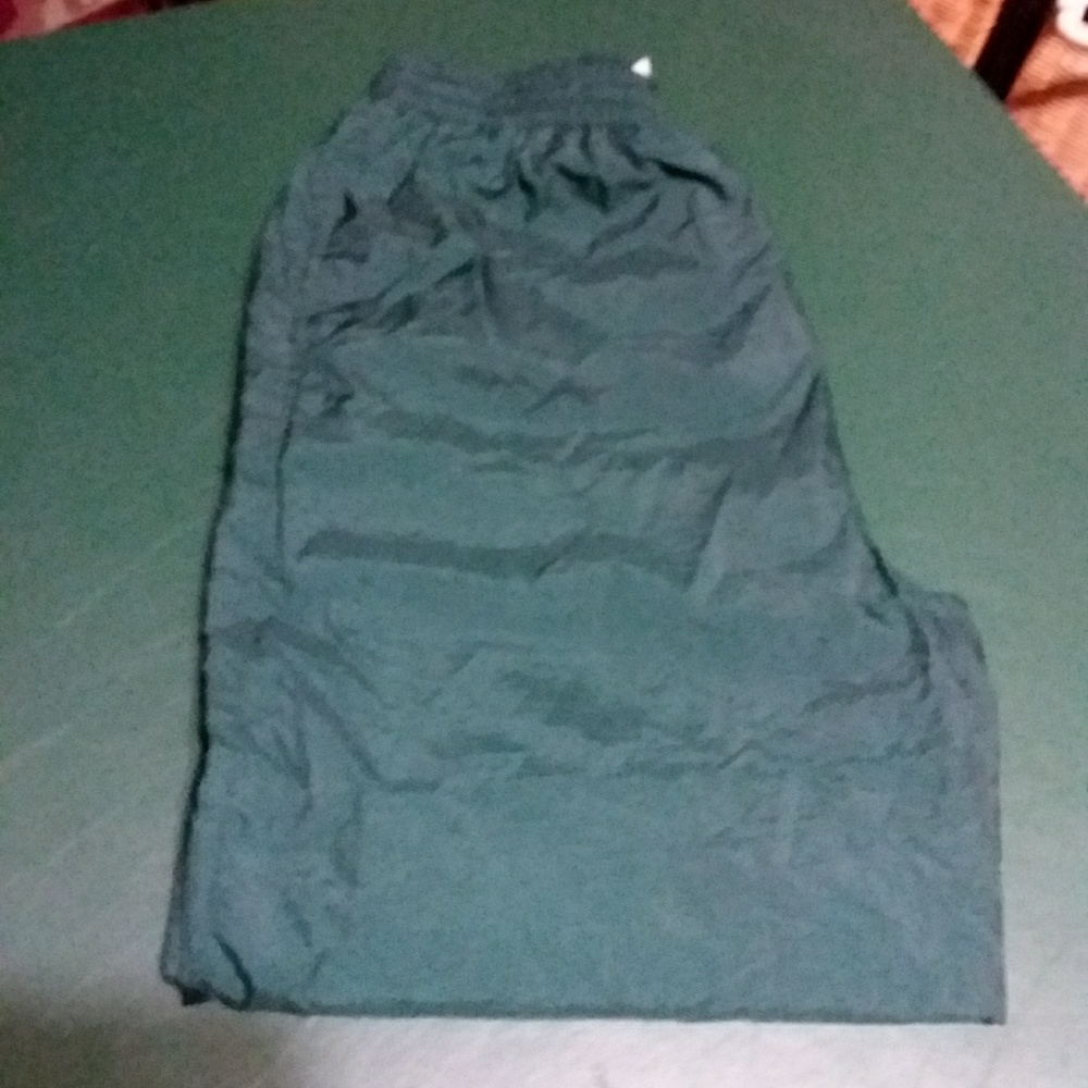 Men's green jogging pants